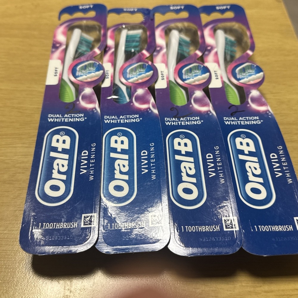 Lot of 4 Oral-B Dual Action Vivid Whitening Soft Bristles Toothbrushes NEW